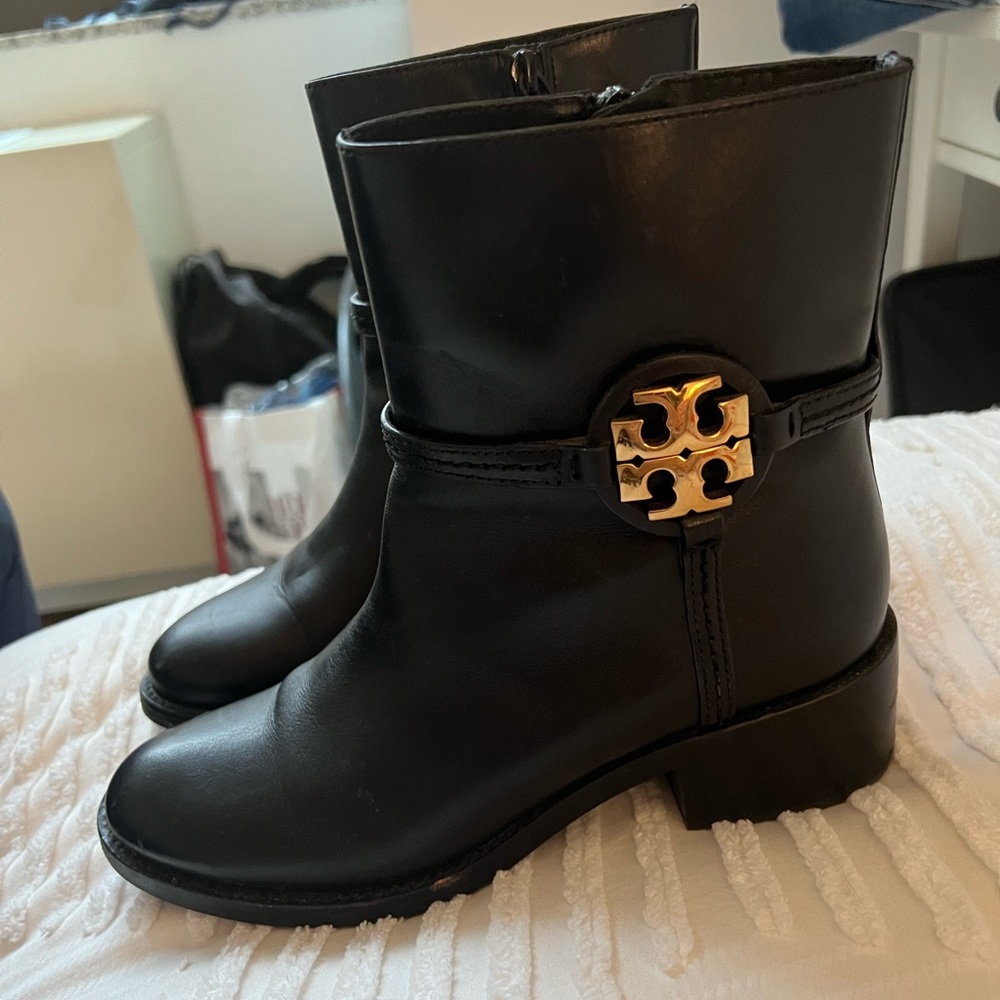 VGUC Tory Burch black leather boots size 7M